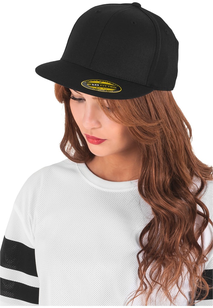 [FL6210-BLACK-S/M] FL6210 - Casquette Premium 210 Fitted - BLACK (S/M)